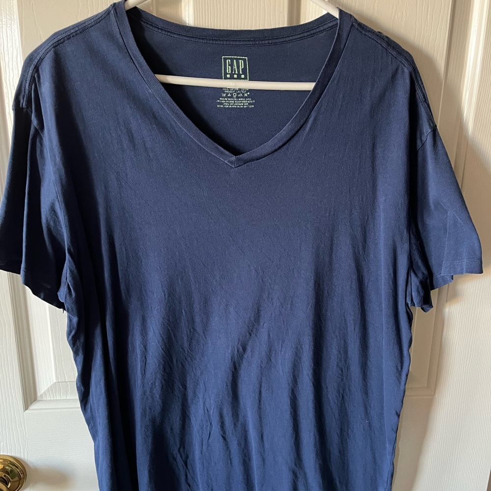 Gap Men’s Navy Blue V-Neck Tee Shirt Size Large Short Sleeve EXCELLENT CONDITION